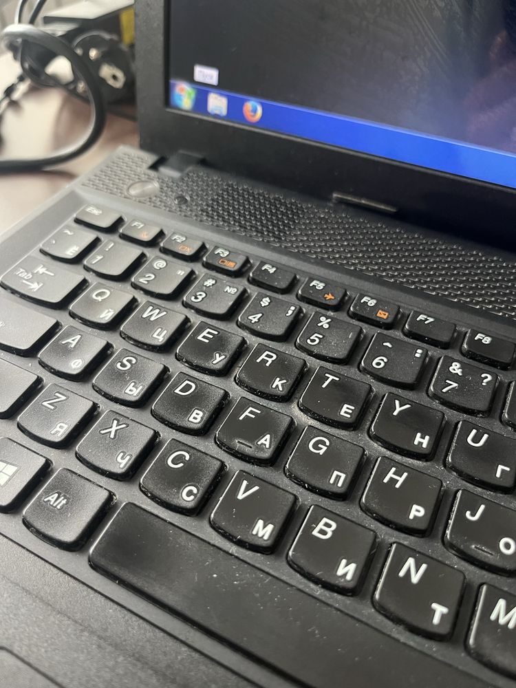 Lenovo с Windows 7 + зарядка