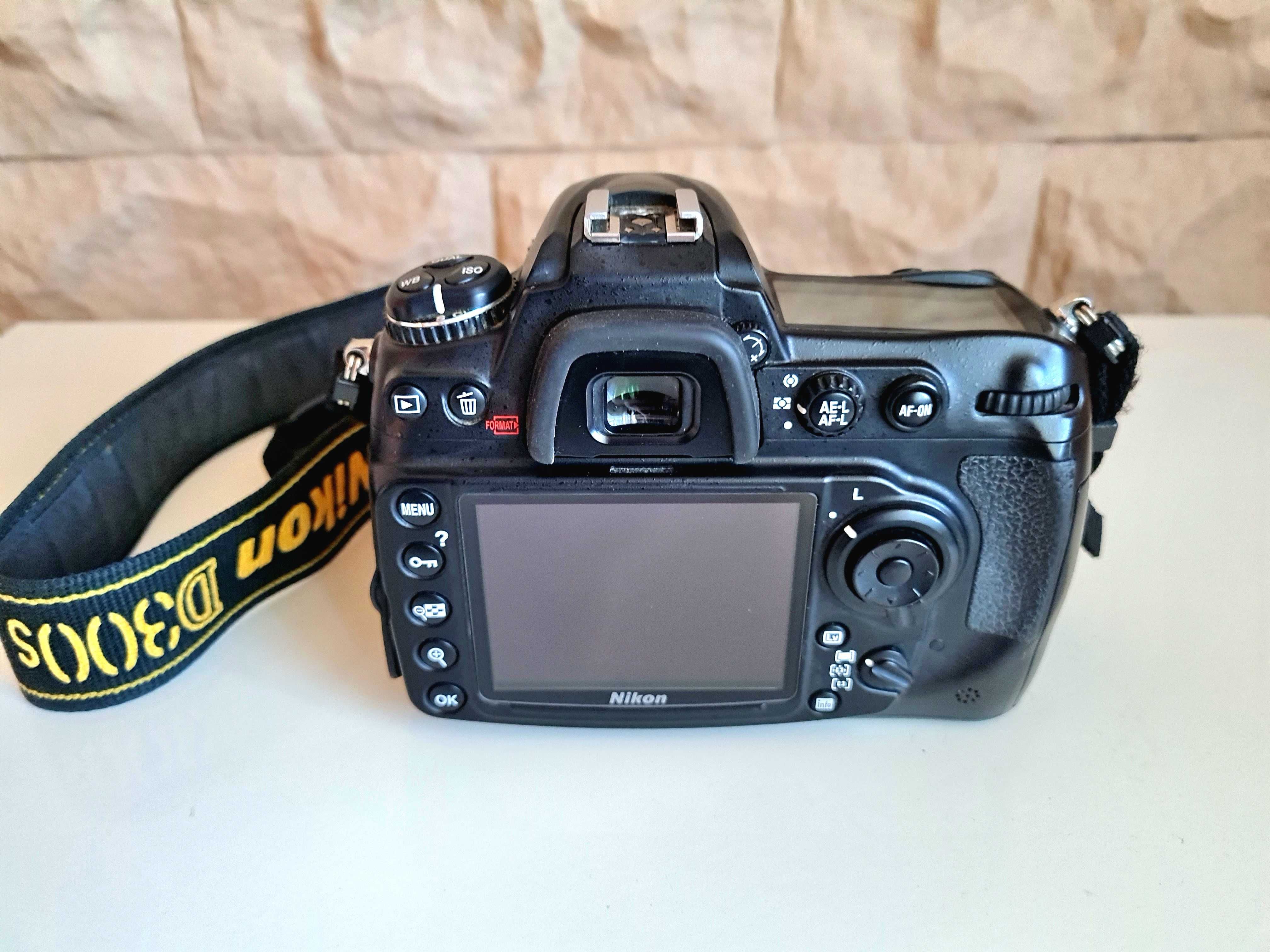 Nikon D300s, DX, 12,3MPx, carduri CF+SD, curea suplimentară cadou