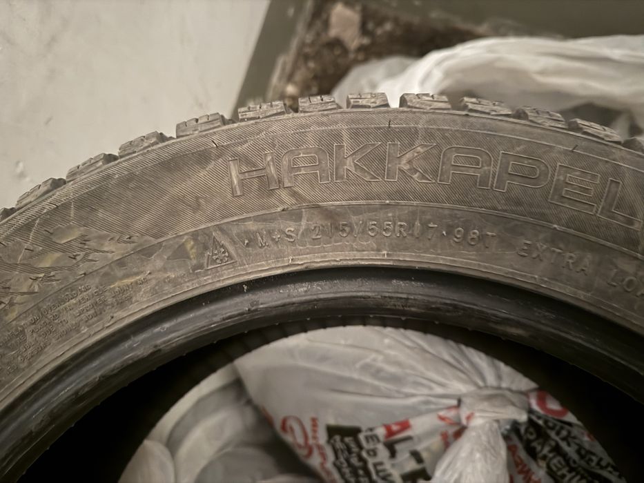 Продаются шины Nokian Hakkapeliitta 9 215/55 R17 98T c шипами.
