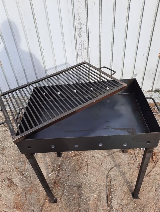 Grătar metalic 60x40 cm, tablă striată 3mm – cu picioare demontabile