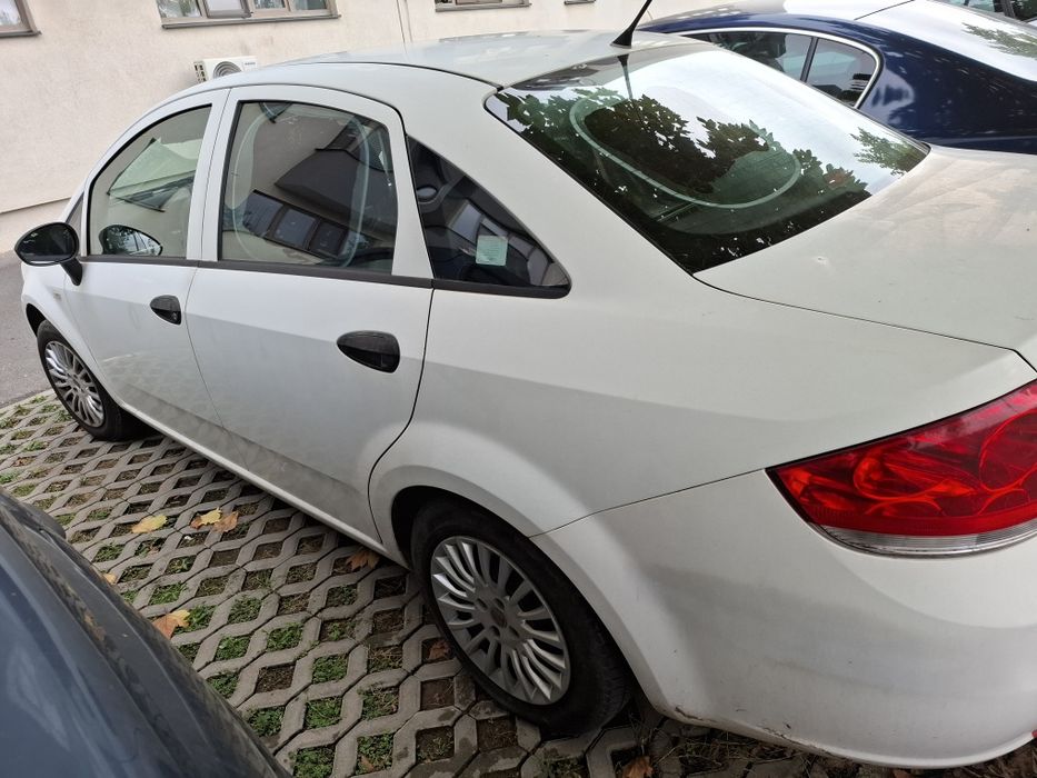 Vând Fiat linea  2010