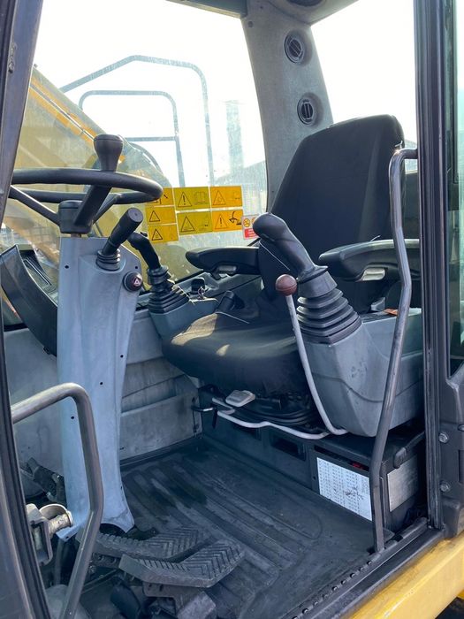 Excavator New Holland 20 tone