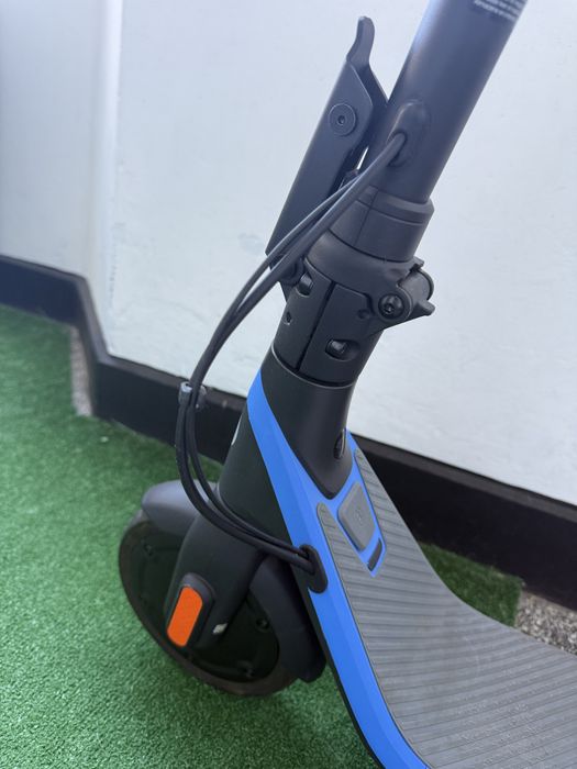 Електрическа тротинетка Segway- Ninebot KickScooter C2 Pro,