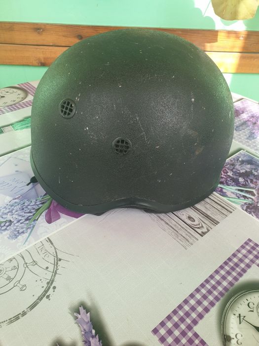 Детска каска черна