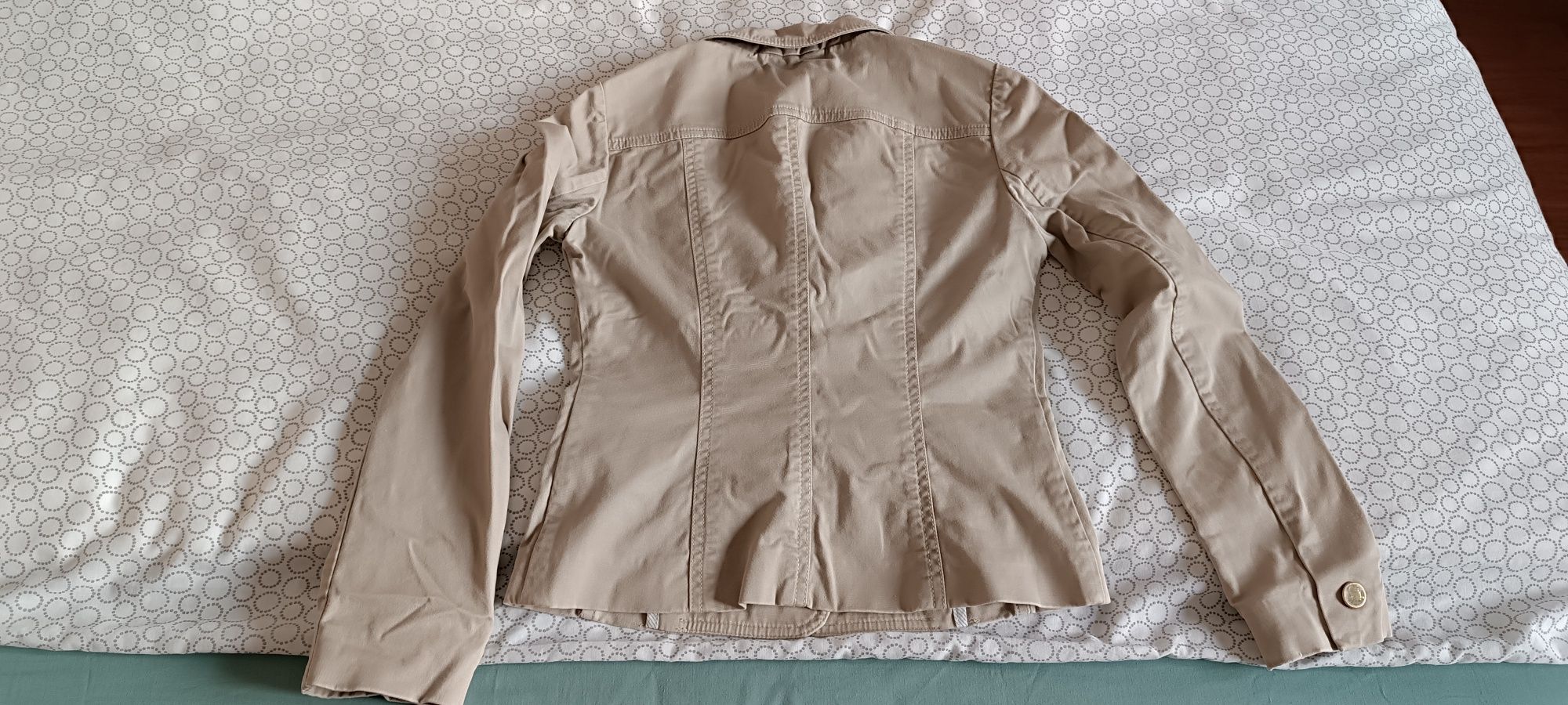 Pardesiu scurt marime 34 Mango