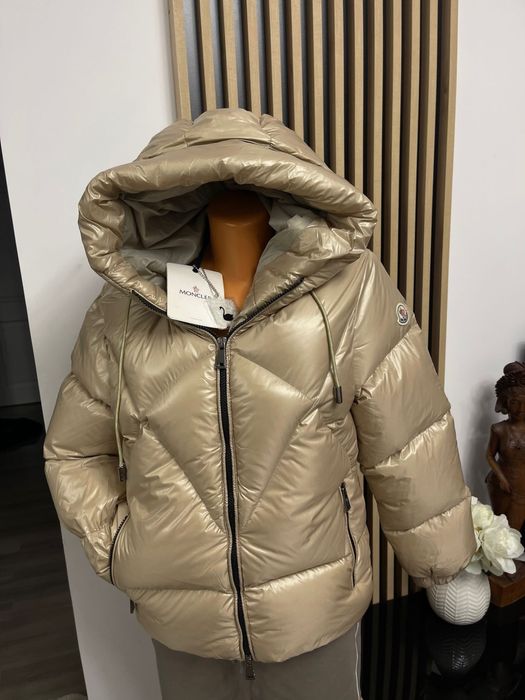 Geaca Moncler dama!