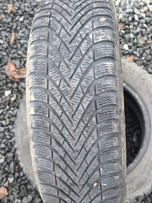 Vand 2 anvelope iarna 185 60r15