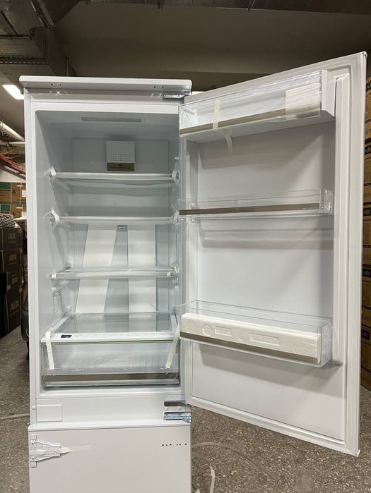 встраиваемый холодильник / O'rnatiladigan holodilnik. Boshqa turdagila