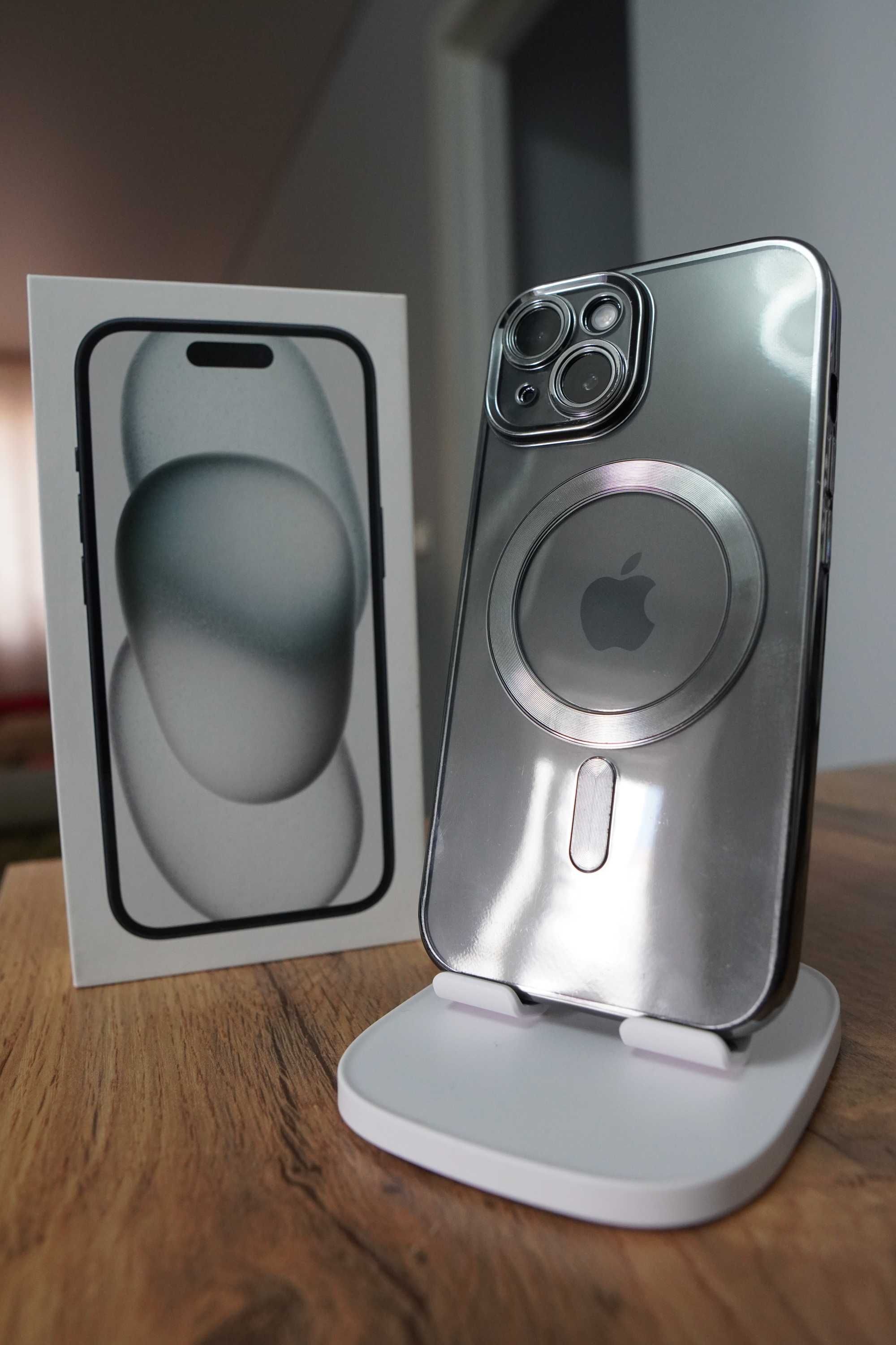 iPhone 15, в пользовании с конца июня 2024, 100% акум, 59 циклов