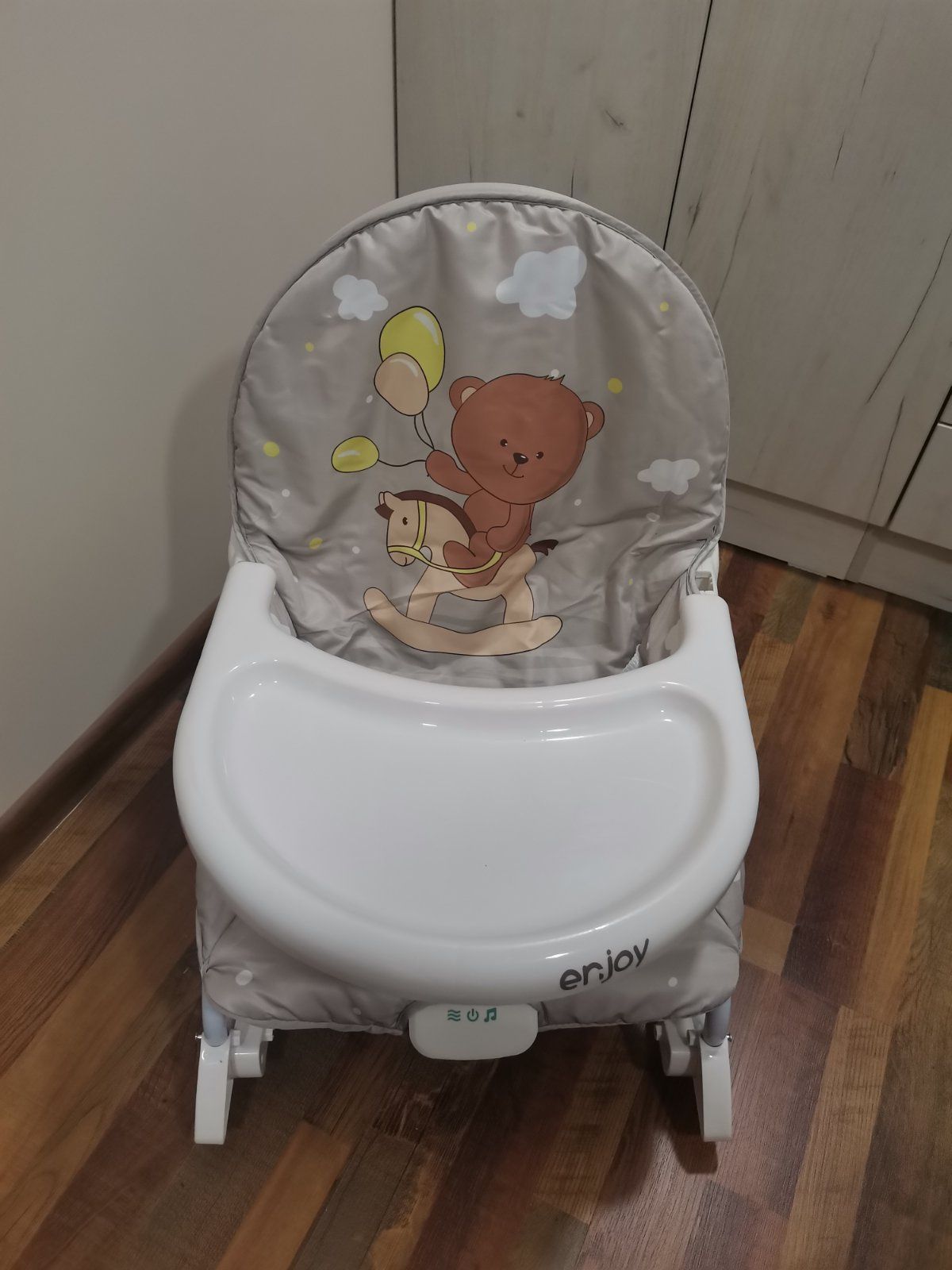 Музикален шезлонг за бебе Chipolino Enjoy