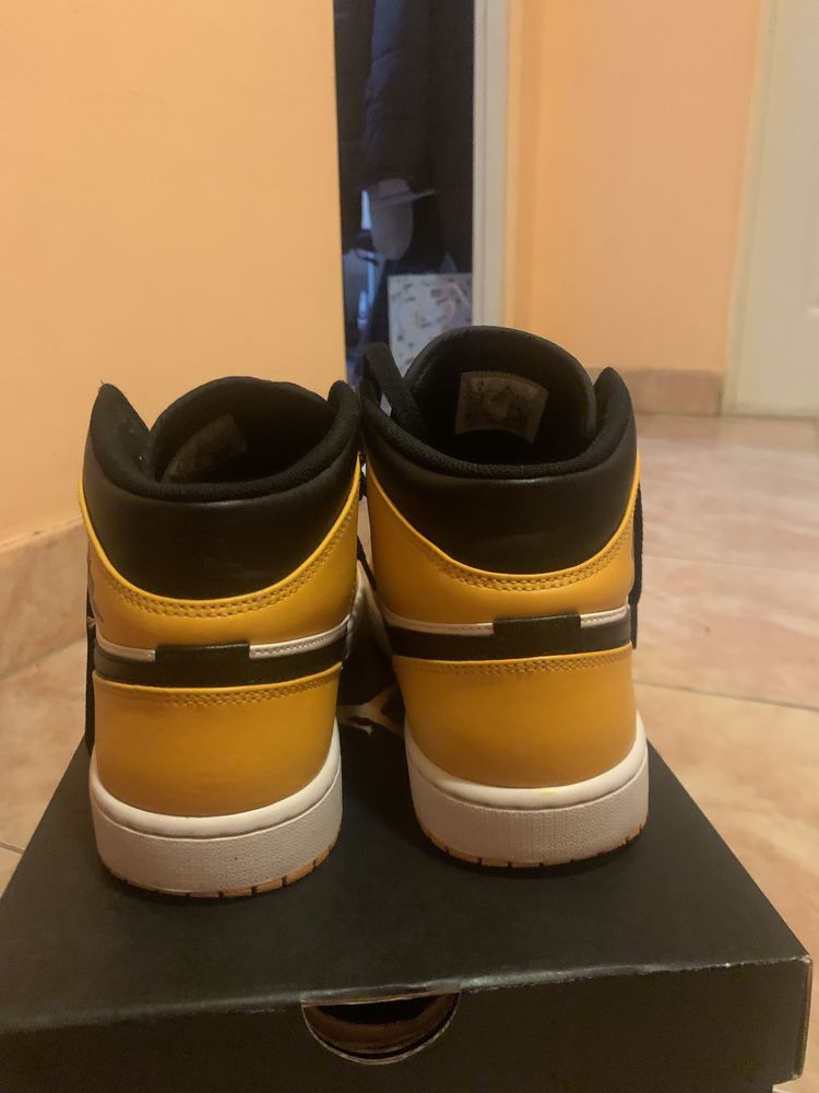 Jordan 1 Mid Yellow Toe