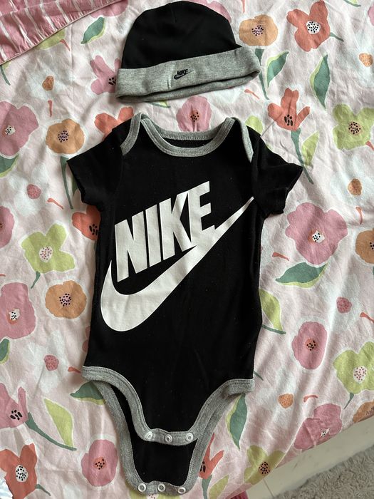 Боди и шапка NIKE