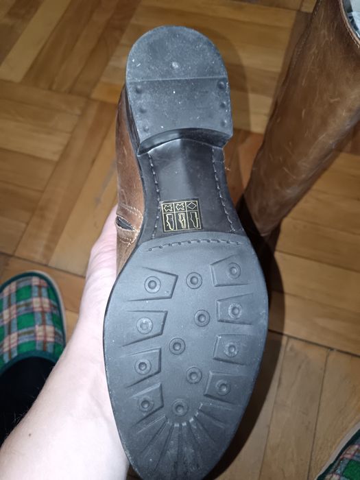 Vând cizme de femei, din piele