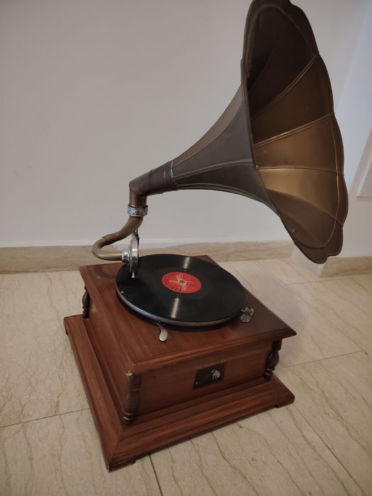 Gramofon colectie antic deosebit His Master ‘s Voice, functional,pâlni