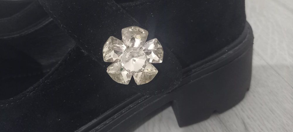 Vând pantofi negri femei