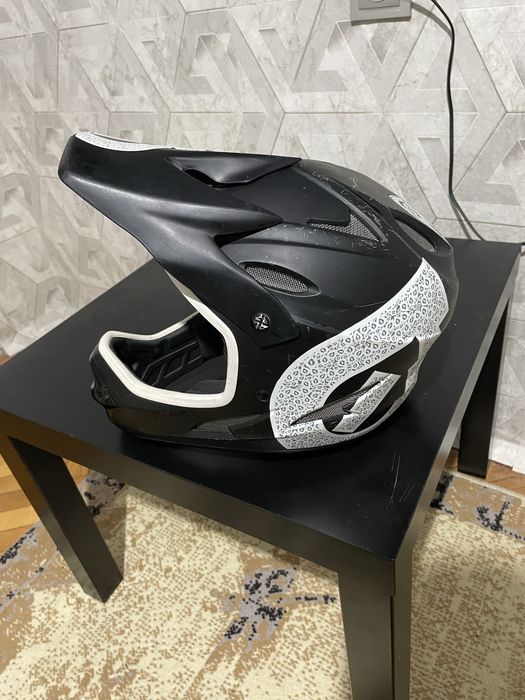 Каска sixsixone