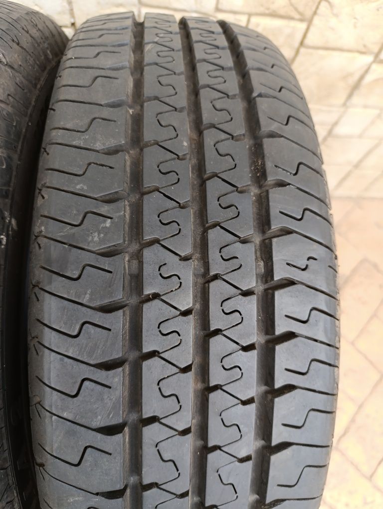Гуми за Микробус 205/70/15/С Matador