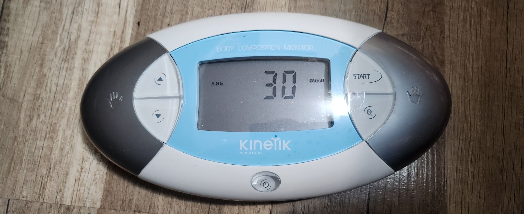 Kinetik medical уред за мерена на телесна мазнина,вода и мускул