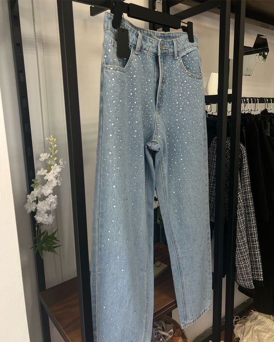 Дамски дрехи на едро