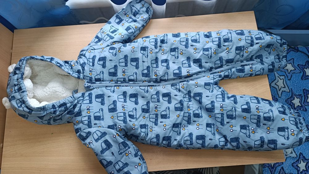 Продам комбинезоны на мальчика