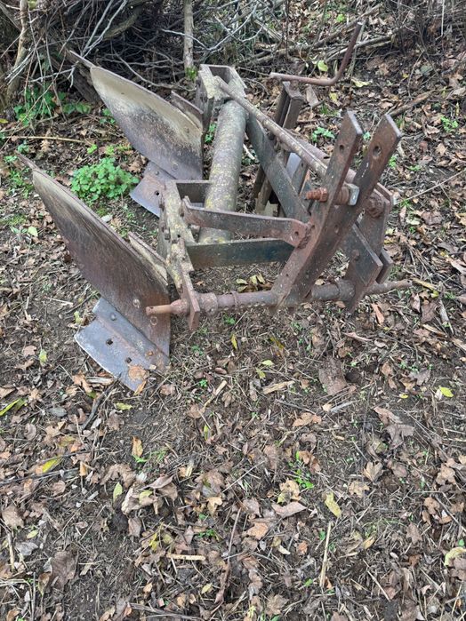 Vând plug cu 2 brazde