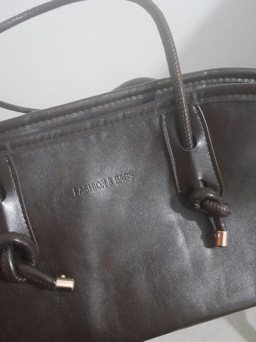 Коричневая сумку для ежедневного дня