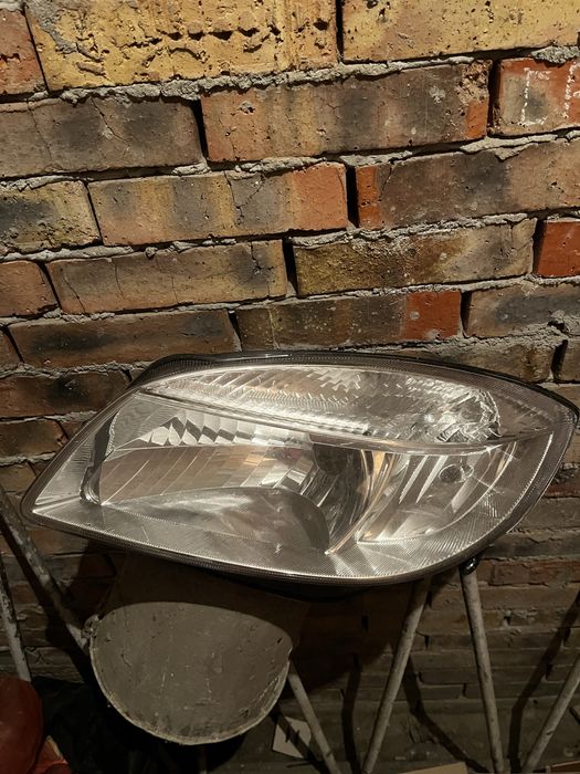 Нов ляв фар Шкода Фабия 2