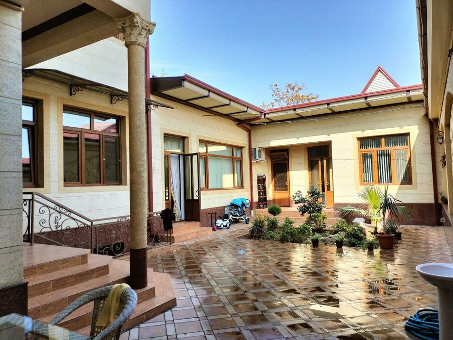 Срочно продаётся Евродом Дархан 3.5-соток 7-комнота 2-этаж+подвал.