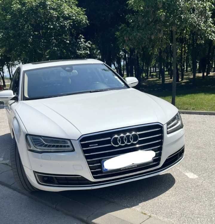 Автомобил Audi A8