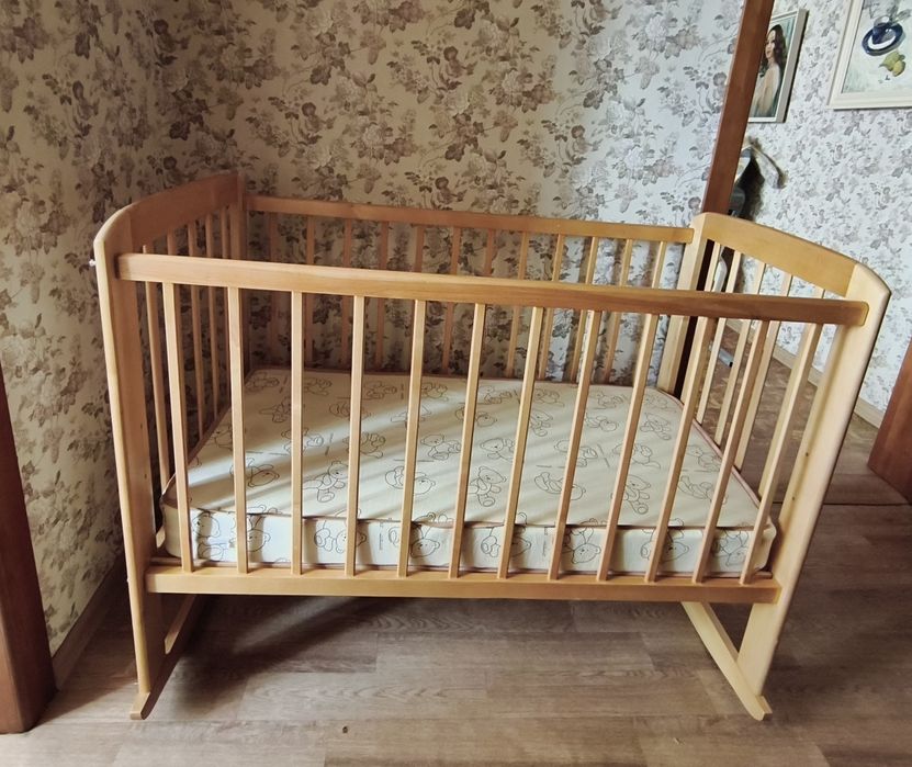 Кроватка детская с матрасом