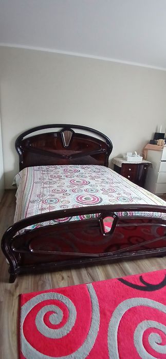 Mobila  Dormitor de lemn cires