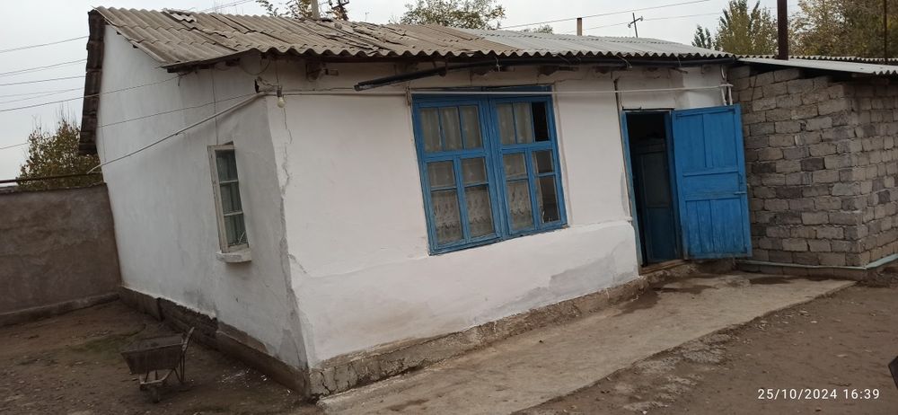 Boyovutda uy sotiladi