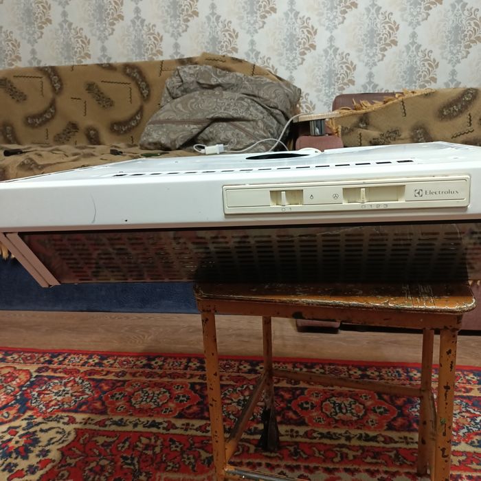 Продаю электрическую вытяжку