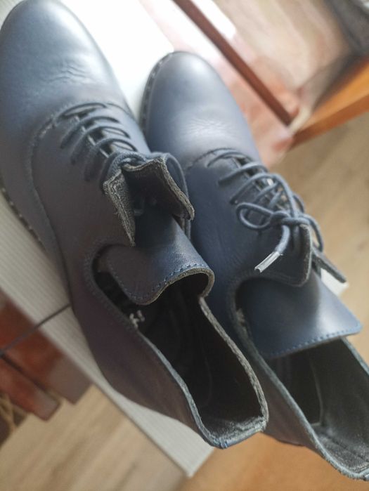 Дамски елегантни тъмносини обувки с ток