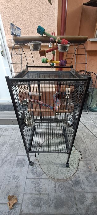 Vând schimb colivie voliera