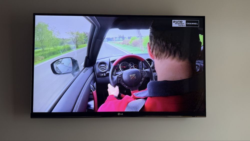 LED телевизор LG 42LM660S