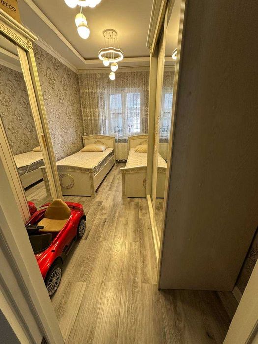 СРОЧНО !! Продается квартира в Яшнабаде 2/8/8 ( 70 кв/м ) Новостройка