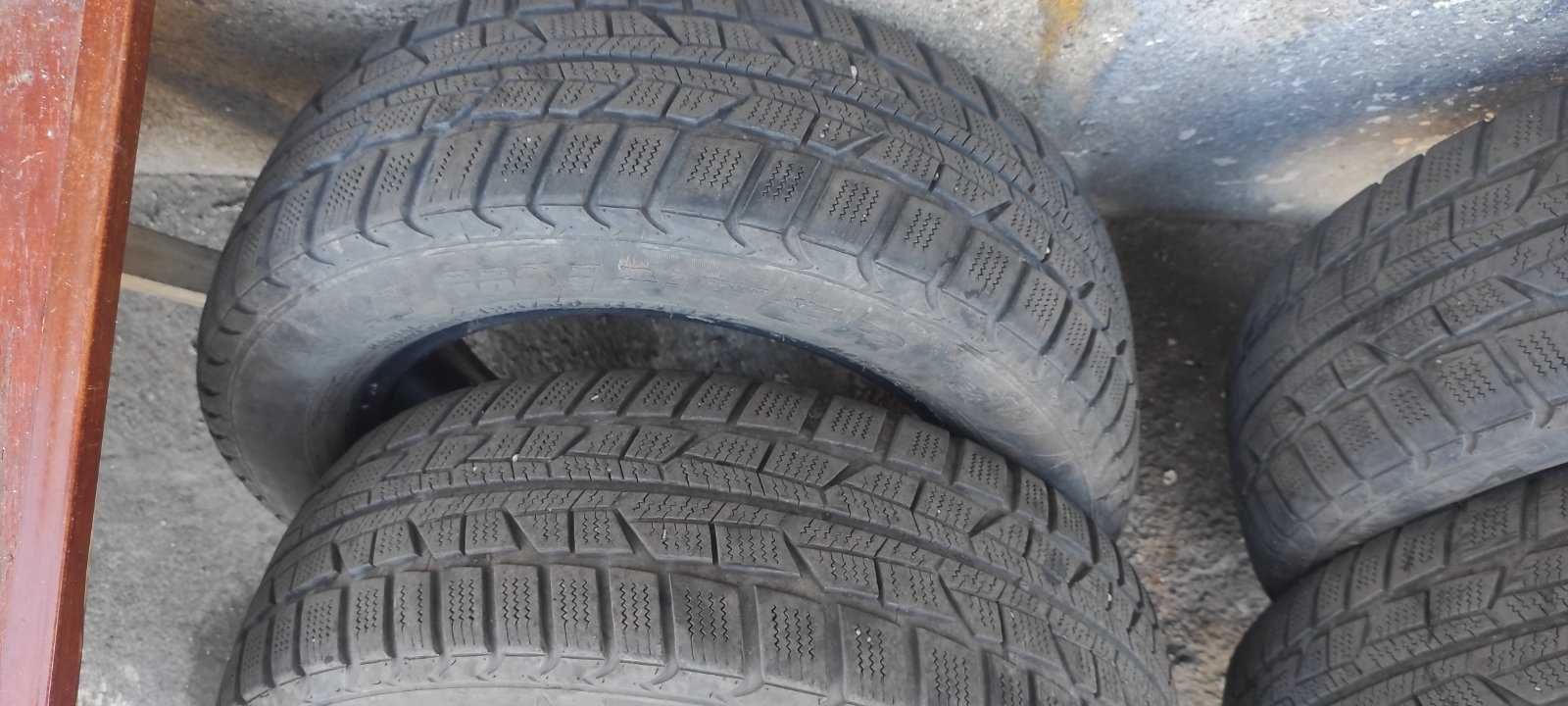 Продавам 4 зимни гуми дот 22  165/60/14! Гумите са китайски!