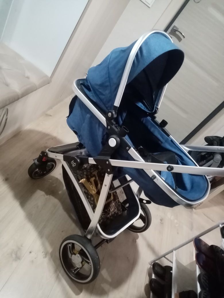 Продаётся коляска с эргономной подушкой для младенцев