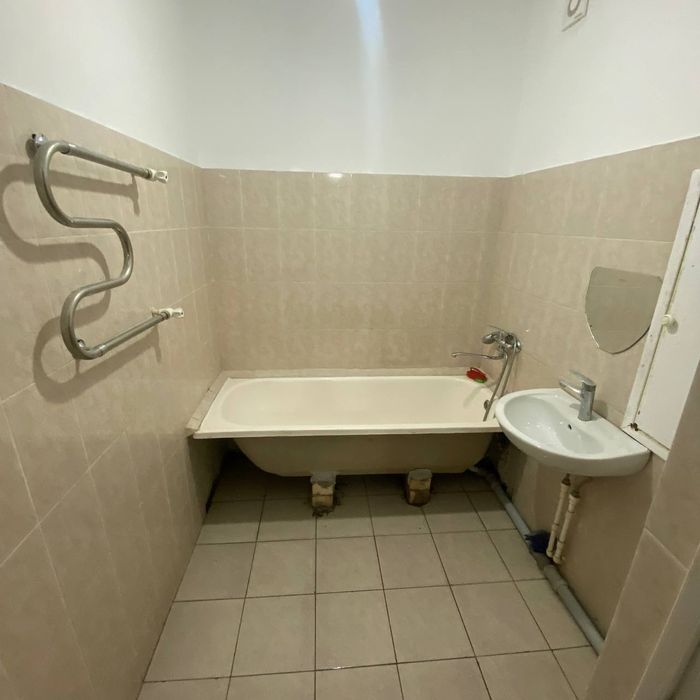 Srochna sotiladi 9 xudud 2xona 7etaj