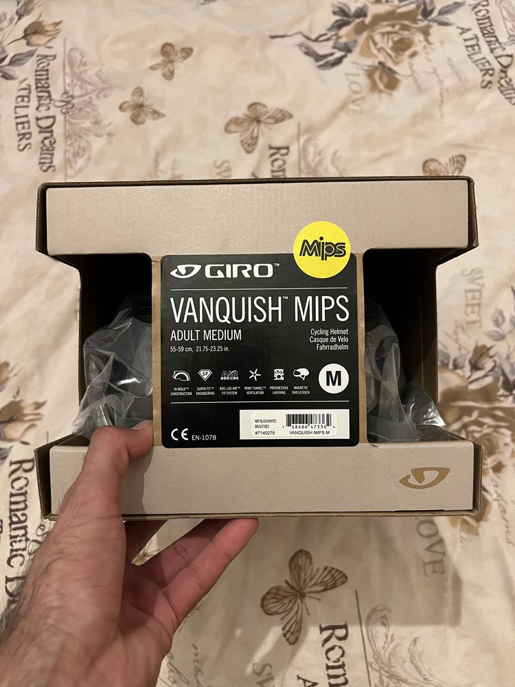 Велосипедна каска GIRO Vanquish MIPS