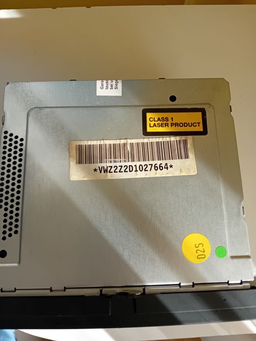 Продавам оригинално СД  за VW