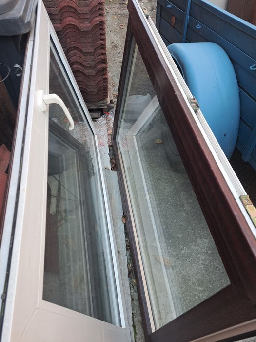 Vind două geamuri termopan