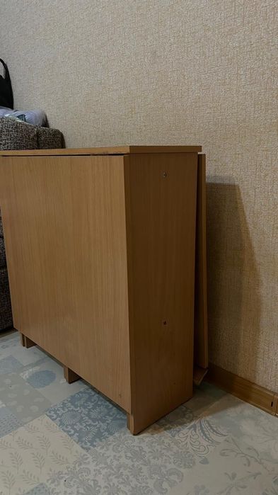 Продам стол книжку