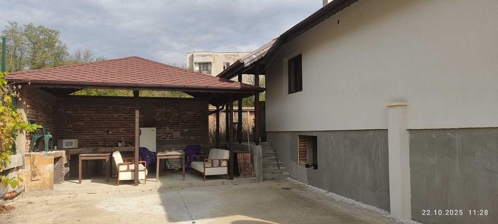 ПАНАГЮРИЩЕ ДАВАМ втори етаж от обзаведена санирана къща с отделен вход