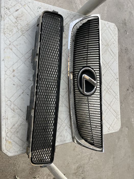 Решетка капота и на бампер на лексус gs 300