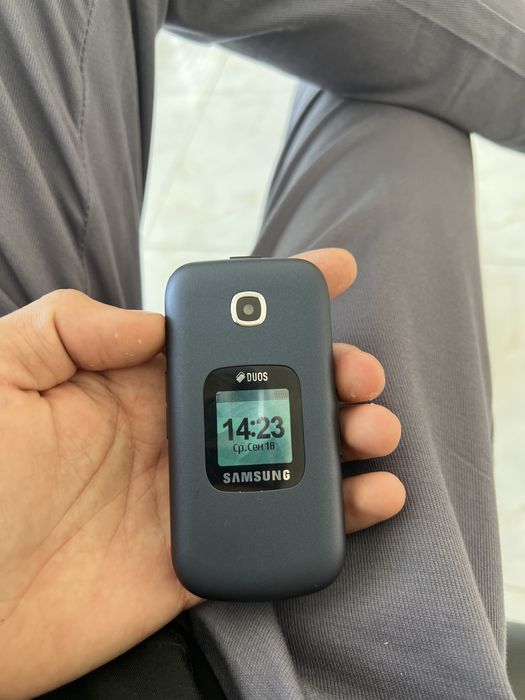 Samsung duos ochilib yopiladigan knopka kamerali 2 sim