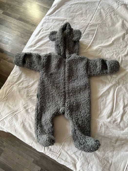 Продам в холодную погоду комбинезон для малыша