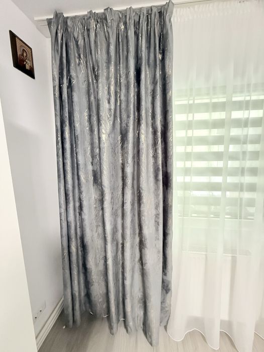 Draperie gri cu insertii aurii ( cu rejansa )