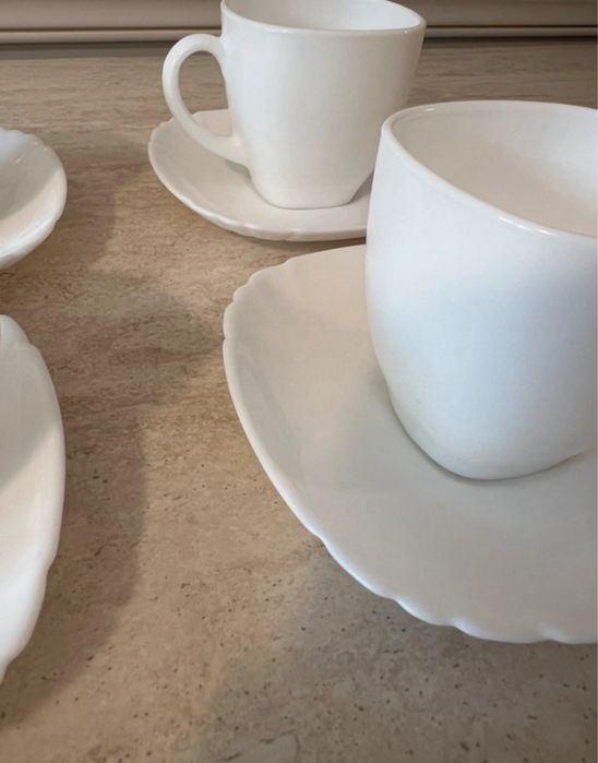 Set de 4 cesti de cafea cu farfurii